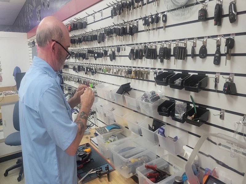 Making a new fob on the key cutter.